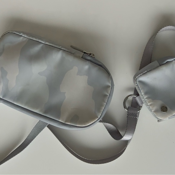 lULULEMON Cross Body Bag - Picture 3 of 4